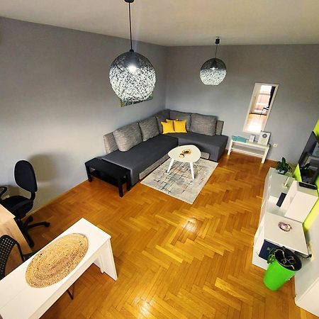 Xo Apartman Sremska Mitrovica Extérieur photo