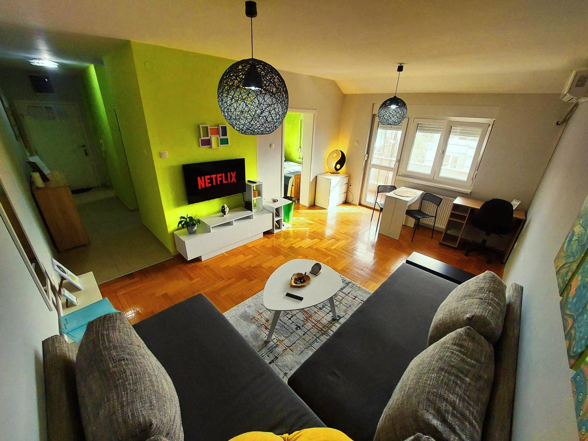Xo Apartman Sremska Mitrovica Extérieur photo